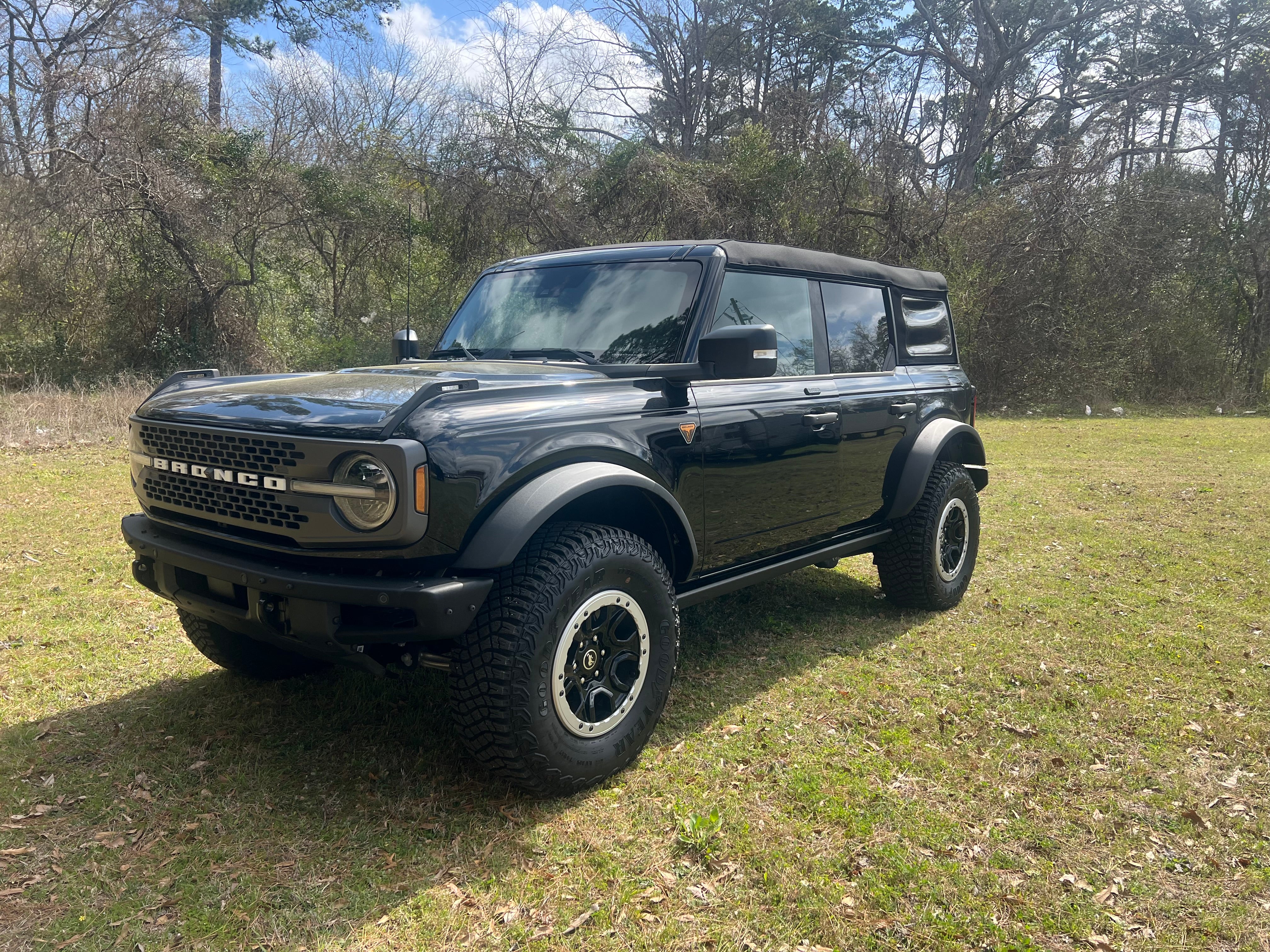 2023 Ford Bronco Base in Black — front three-quarter view