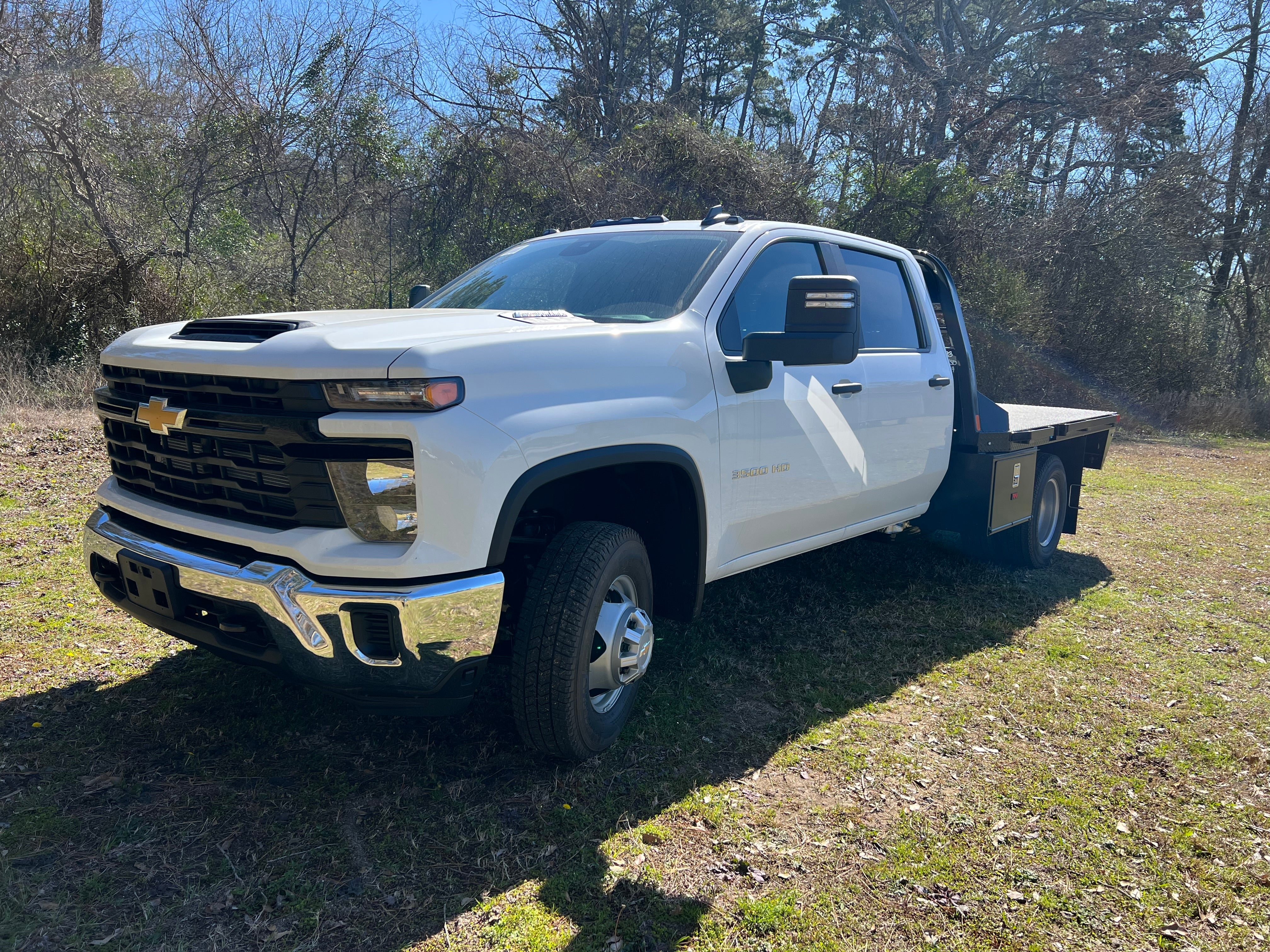 2025 Chevrolet Silverado 3500 HD Chassis Cab Work Truck in Summit White — front three-quarter view